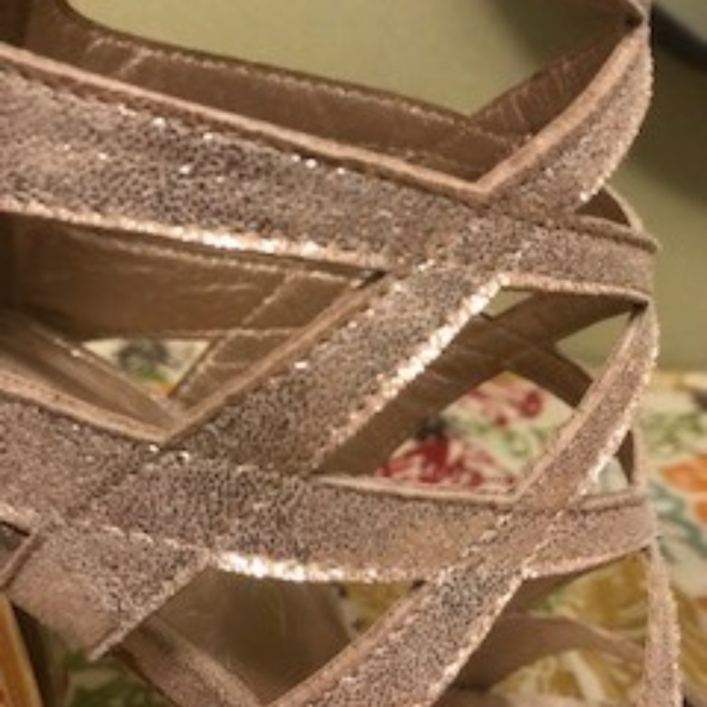 Liliana Light Gold Strappy Heel Size 7 - Picture 3 of 4